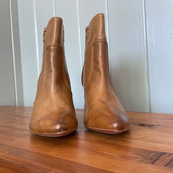 Frye NWOT Regina Heel Ankle Booties Cognac - RARE - Picture 7 of 15